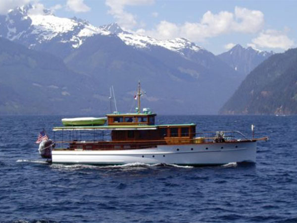 panoramic view with yachts sailing