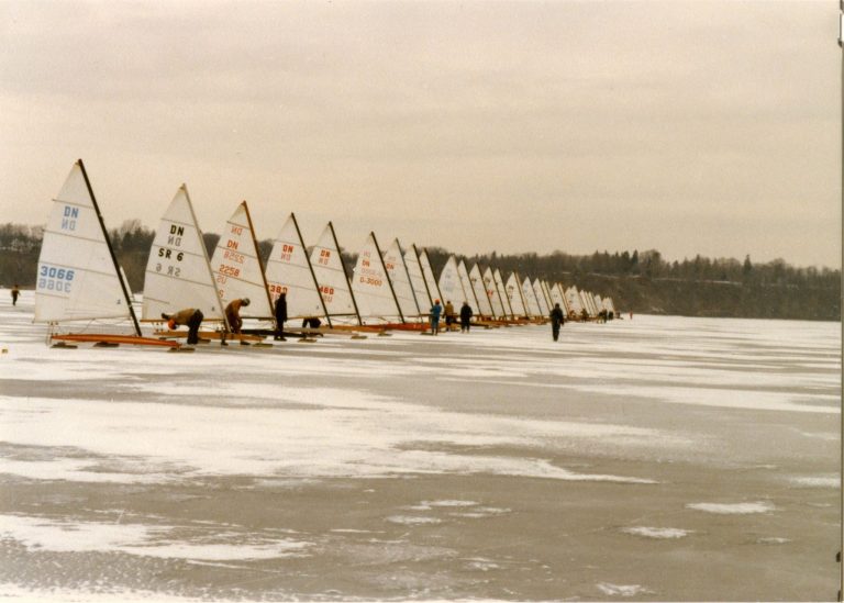 https://www.westsystem.com/app/uploads/2023/06/DN-3066-at-head-of-lineup-768x549.jpg